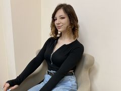 AmandaGrans - female with brown hair webcam at LiveJasmin