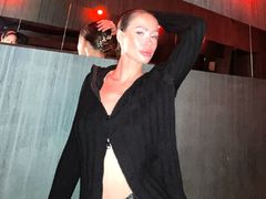 AmandaRiver - female with brown hair and  big tits webcam at LiveJasmin