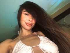 AmandaRiver - female with brown hair and  big tits webcam at LiveJasmin