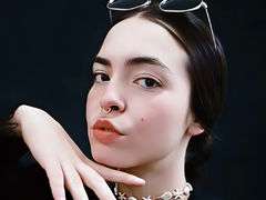 AmbarMooree - female with brown hair and  big tits webcam at LiveJasmin