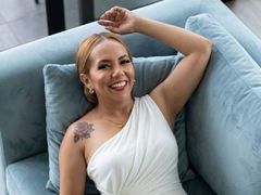AmberDillucca - female with brown hair and  big tits webcam at xLoveCam