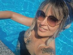 AmberLowis - blond female webcam at LiveJasmin