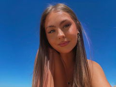 AmeliaAmerlin - female with brown hair webcam at LiveJasmin