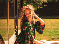 AmeliaAngel - blond female webcam at LiveJasmin