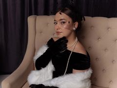 AmeliaBarnes - female with brown hair webcam at LiveJasmin