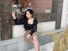 AmelindaPaul - female with black hair webcam at LiveJasmin