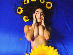 AmelyLu - female with brown hair webcam at LiveJasmin