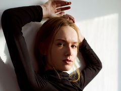 AmiLee - female with  small tits webcam at LiveJasmin