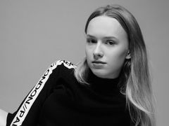 AmiLee - female with  small tits webcam at LiveJasmin