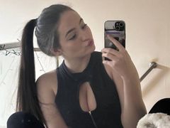 AmilyCarter - female with brown hair and  big tits webcam at LiveJasmin