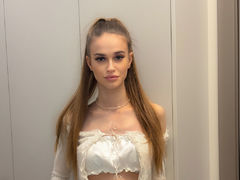 AmmiSun - female with brown hair webcam at LiveJasmin