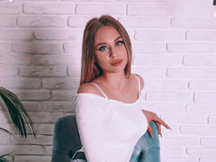 AmyJoe - blond female webcam at LiveJasmin