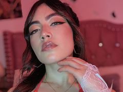 AmyZambrano - female with brown hair webcam at LiveJasmin