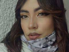 AmyZambrano - female with brown hair webcam at LiveJasmin