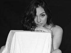 AmyZuri - female webcam at LiveJasmin