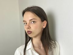 AndreaHenry - female with brown hair webcam at LiveJasmin