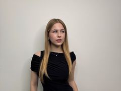 AndreaMawk - female with brown hair webcam at LiveJasmin