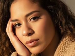 AnekaMoller - female with brown hair webcam at LiveJasmin