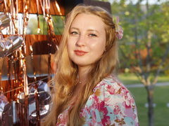 AngieBlond from LiveJasmin