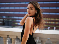 AngieCalloway - female with brown hair webcam at LiveJasmin