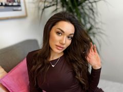 AngieCalloway - female with brown hair webcam at LiveJasmin