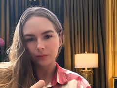 AngieHouston - female with brown hair and  small tits webcam at LiveJasmin