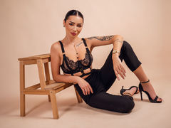 AngieShaen - female with brown hair webcam at LiveJasmin