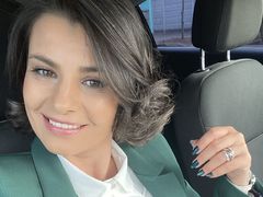 AnishaBee - female with  big tits webcam at LiveJasmin