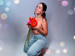 AnitaDiFiore - female with brown hair webcam at LiveJasmin