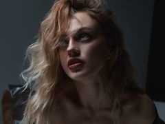 AnnDominica - blond female webcam at xLoveCam