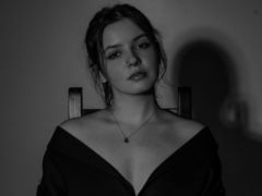 AnnaFarah - female with brown hair webcam at LiveJasmin