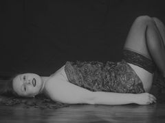 AnnaSexy1 - female with black hair and  big tits webcam at LiveJasmin