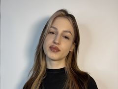 AnnaSpencer - female with brown hair webcam at LiveJasmin