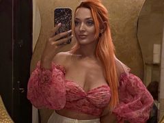 AnnaSunylor - female with brown hair and  big tits webcam at LiveJasmin