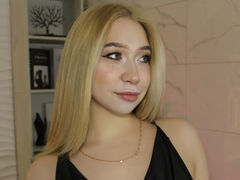AnnabelleLumi - blond female webcam at LiveJasmin