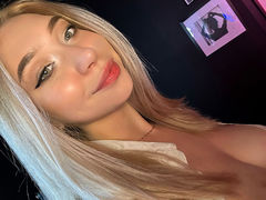 AnnabelleLumi - blond female webcam at LiveJasmin