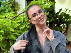 AnneAvery - female with brown hair webcam at LiveJasmin