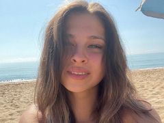 AnneShine from LiveJasmin