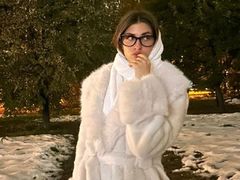 DinorahYanke - female with brown hair webcam at xLoveCam
