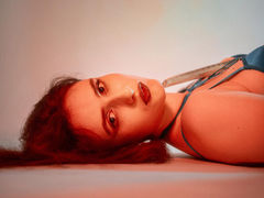 AnnyGaris - female with brown hair and  big tits webcam at LiveJasmin