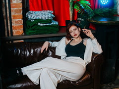 AnnyGaris - female with brown hair and  big tits webcam at LiveJasmin