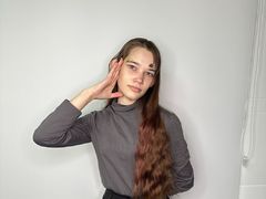 AntonetteShirar - female with brown hair and  small tits webcam at LiveJasmin