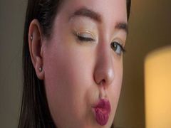 AntoniaGodbold - female with brown hair webcam at LiveJasmin