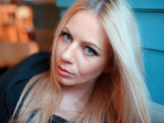 LaraDixonn from LiveJasmin