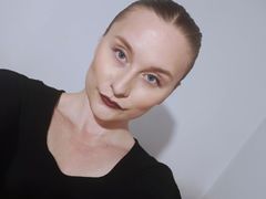 AreteFrost - blond female webcam at LiveJasmin