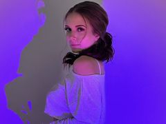 AriFoxie - female with brown hair webcam at LiveJasmin