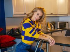 AriMari - blond female webcam at LiveJasmin