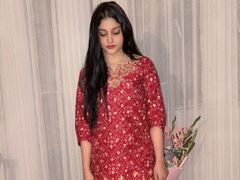 AriaElla - female with black hair webcam at LiveJasmin