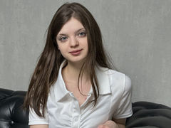 AriaShum - female with brown hair webcam at LiveJasmin