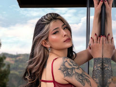 AriaSaenz - female with black hair webcam at LiveJasmin